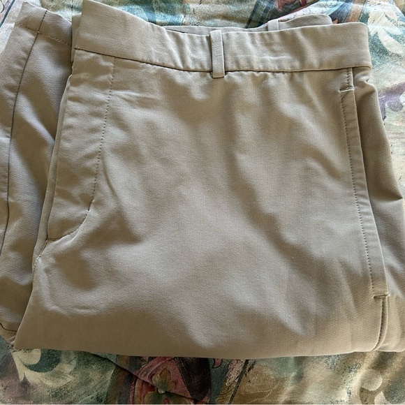 NIKE Men’s shorts Tan 36”W x 21” L Polyester & Spandex blend Like New Condition! - Picture 8 of 10
